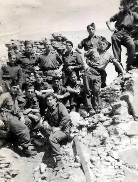 32 Hommes du bataillon de Scévolles-cote 40